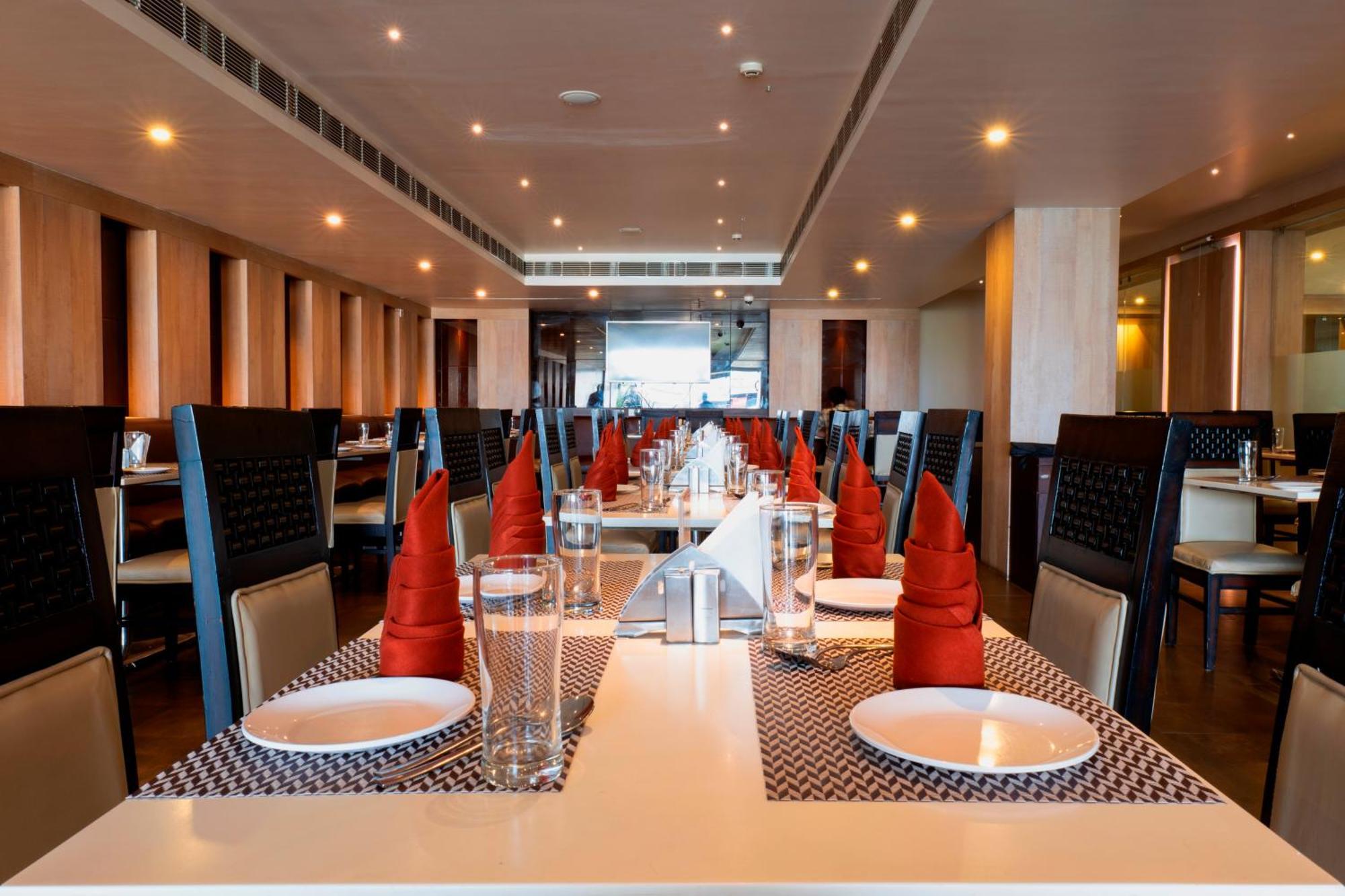 Hotel Prism - A Boutique Hotel Jorhāt Buitenkant foto